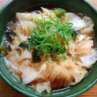 キャベツとワカメの醤油ラーメン